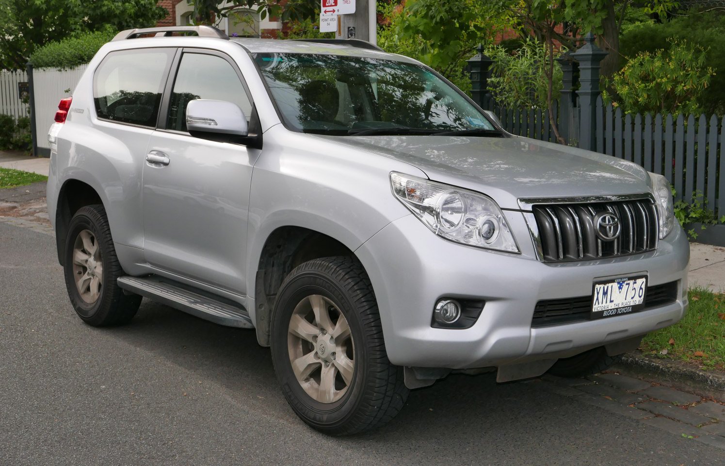 Toyota Land Cruiser technical specifications and fuel economy